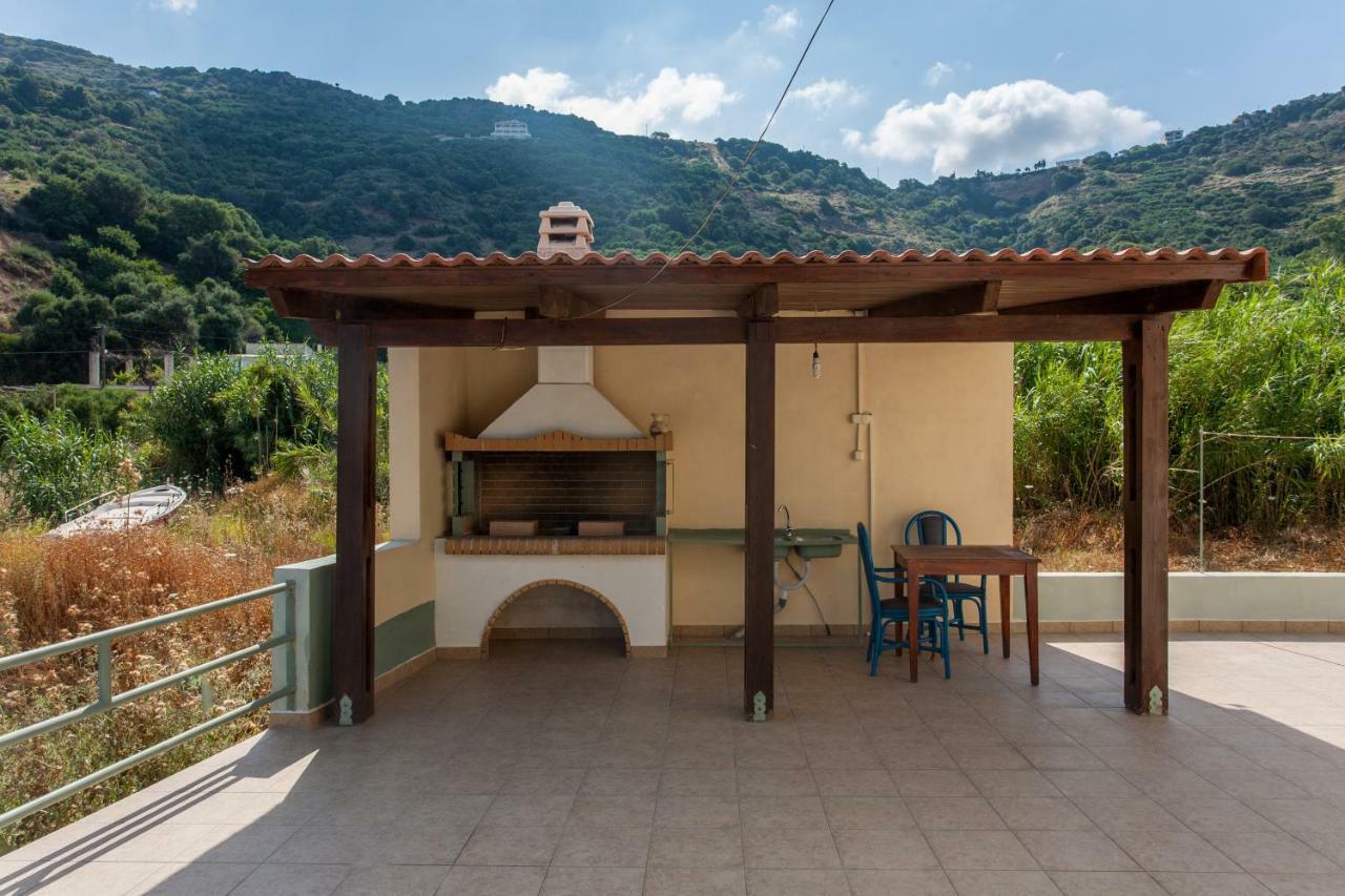 House Just On The Beach -Included 2 Canoe, 2 Bicycles Ravdhoukha Exterior photo